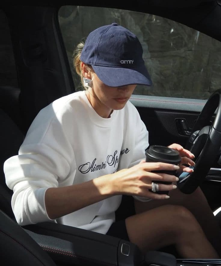 Logo embroidered cap [black]