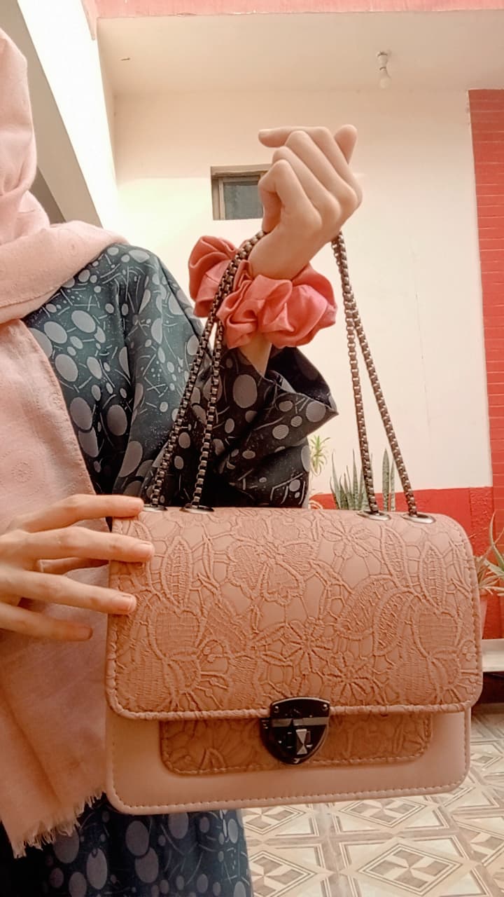 A pink bag with a pink and grey outfit is what I need on a girl date 🎀
#Handbag #Bags #Pink #Pinkhandbag #Girldate #Girllunch #Trendinglook #OOTD #fashion #Pinkfashion