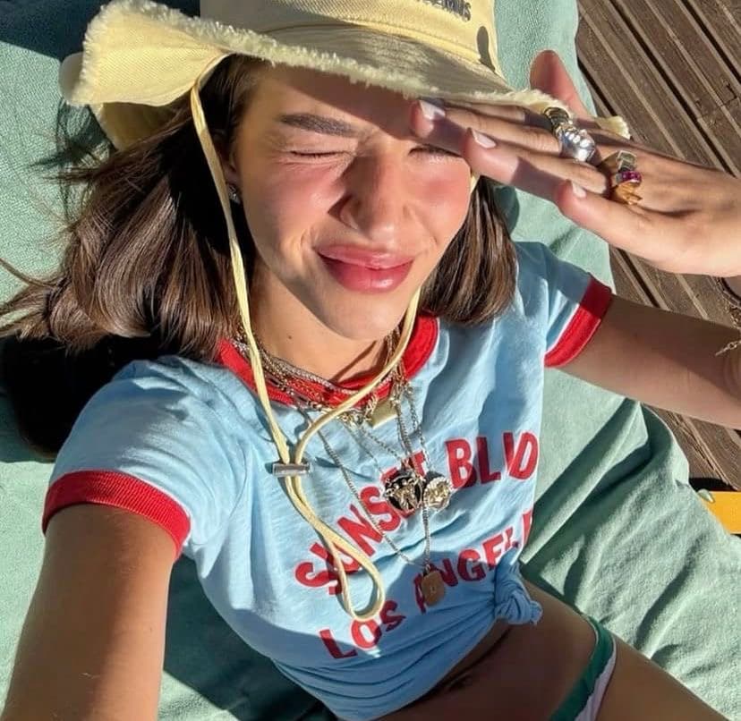 Sunday at the beach just hits differently
#beach #cleangirl