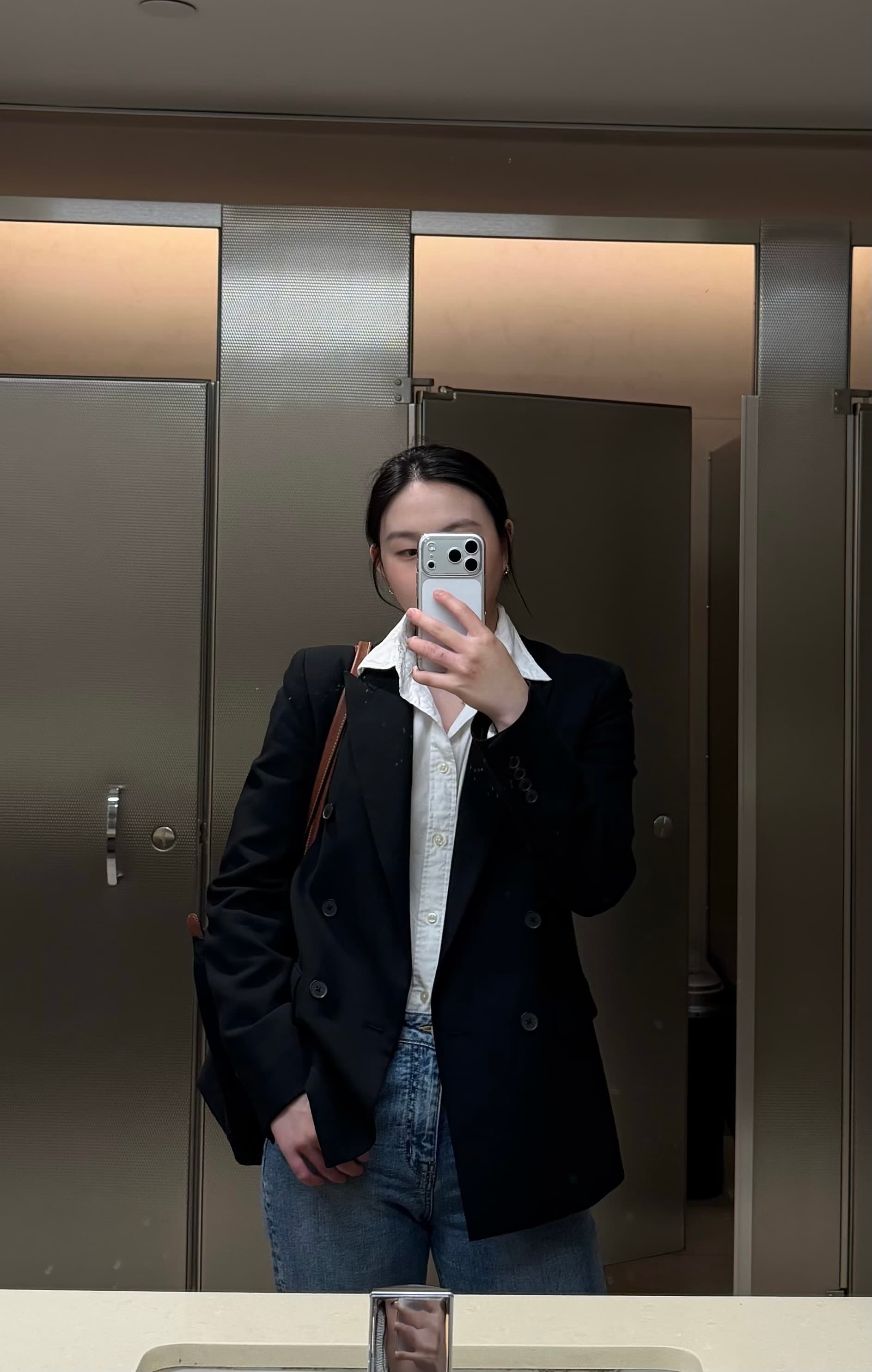 Corporate girly
#officelook #corporategirlies #finance #outfit #businesscasual